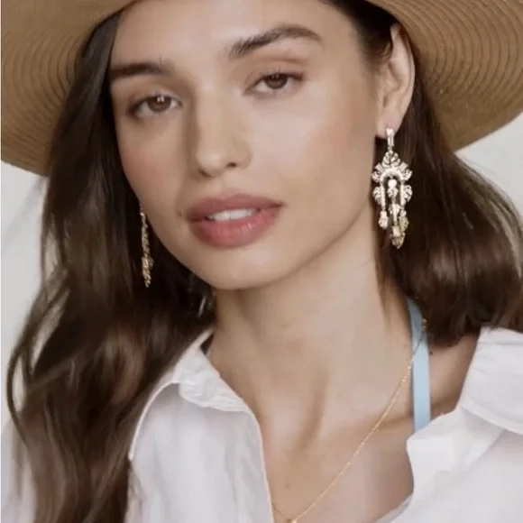 Kendra Scott Leigh Statement Earrings
- Gold NWT - Picture 2 of 6